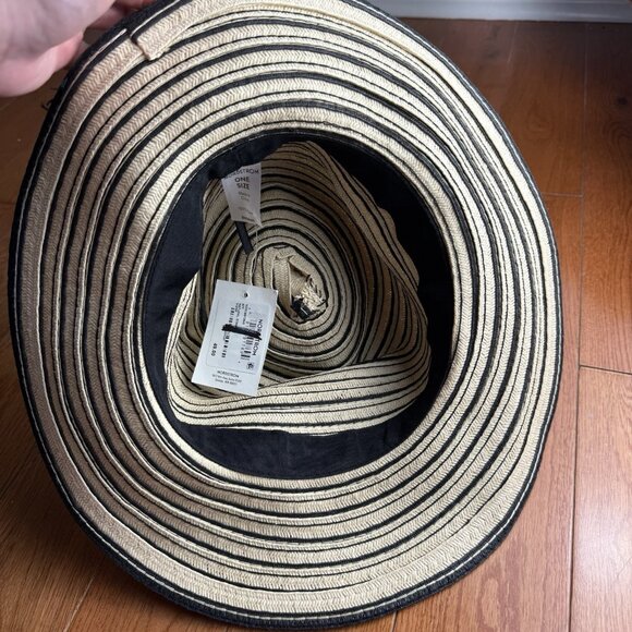 Nordstrom Wide Brim Sun Hat One Size Black Stripe Floppy Beach Pool Travel NWT - Picture 4 of 6
